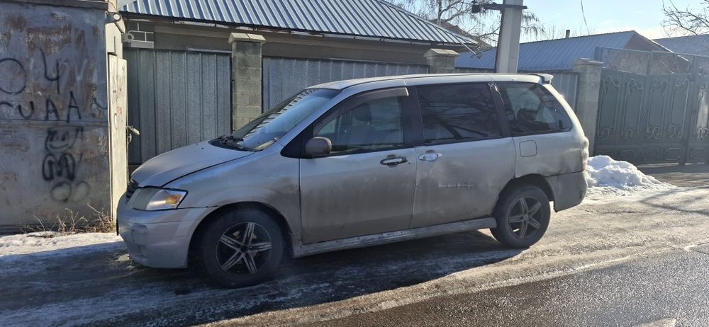 Мазда мпв  на бодром ходу