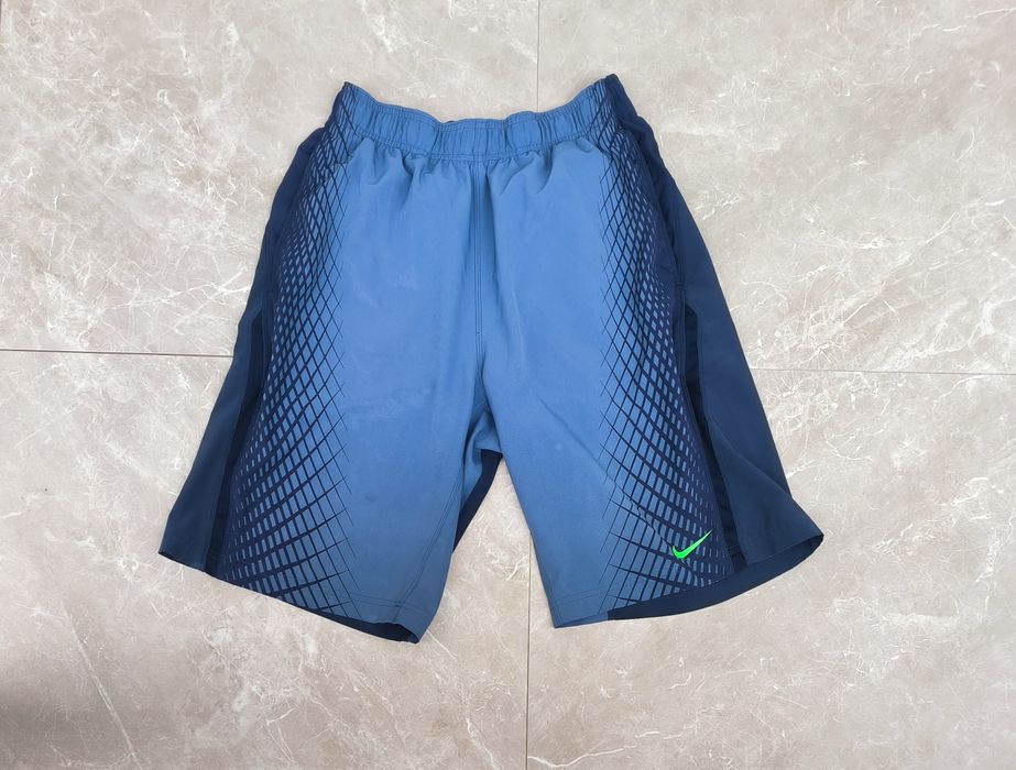 Nike къси панталони размер M