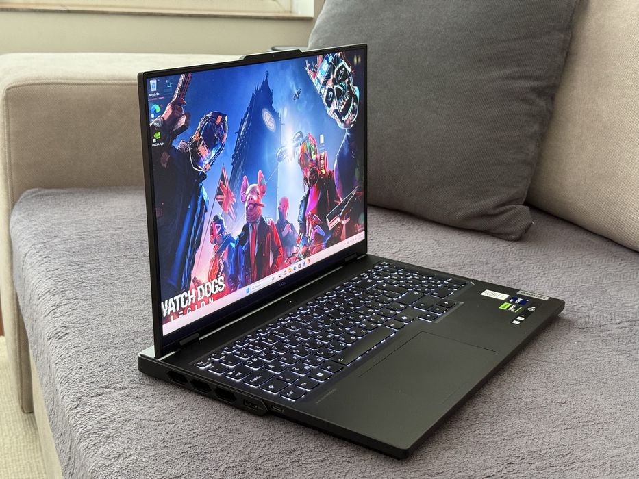 Геймърски Лаптоп 16'QHD+ 240Hz Core i9-14900HX RTX 4090 16GB Lenovo Legion 7 Pro 32GB DDR5 2TB SSD