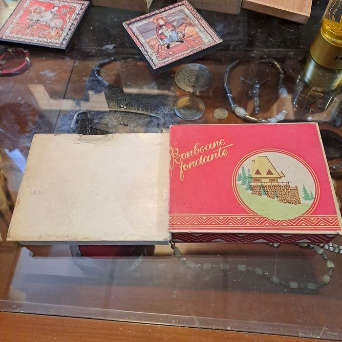 Cutie veche de bomboane fondate 1970-1980