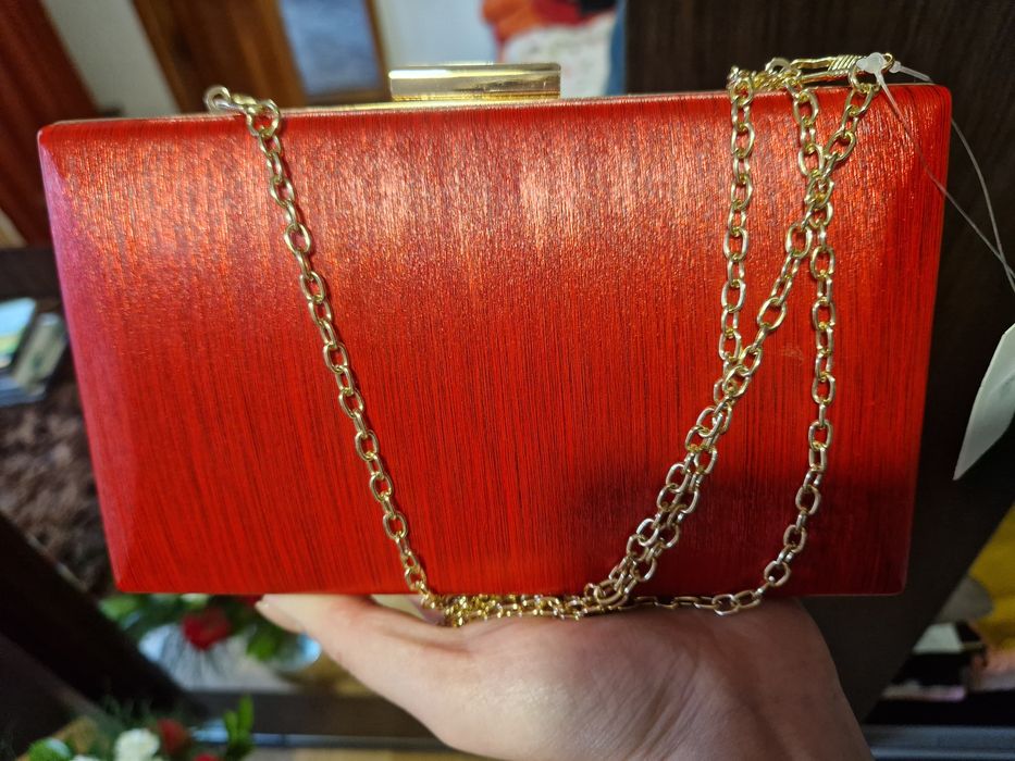 Plic roșu, nou cu eticheta