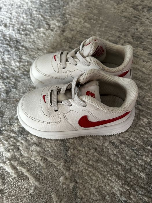 Adidasi Nike masura 22, impecabili