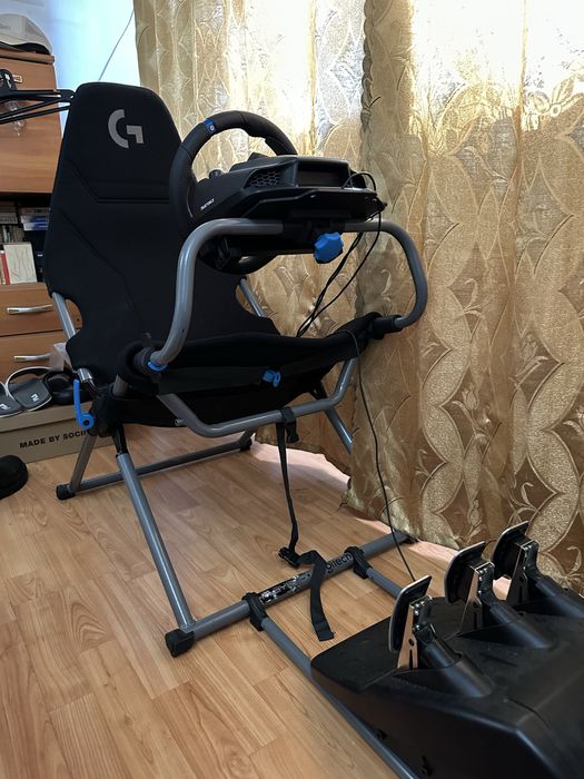 Vand volan Logitec cu Playseat si VR