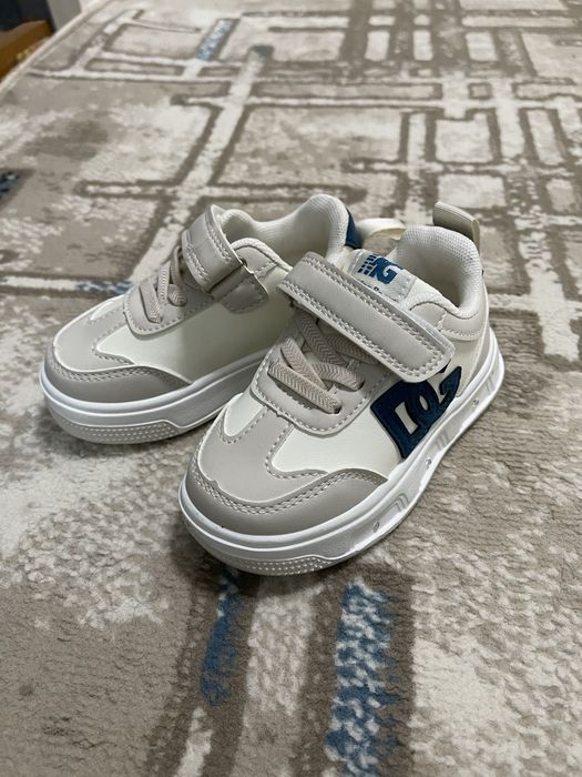 Sotiladi narxi 100 ming som 24 razmerda