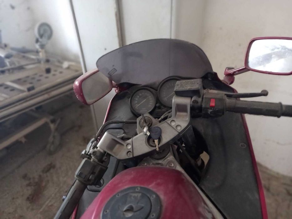 Motocicleta Kawasaki 700