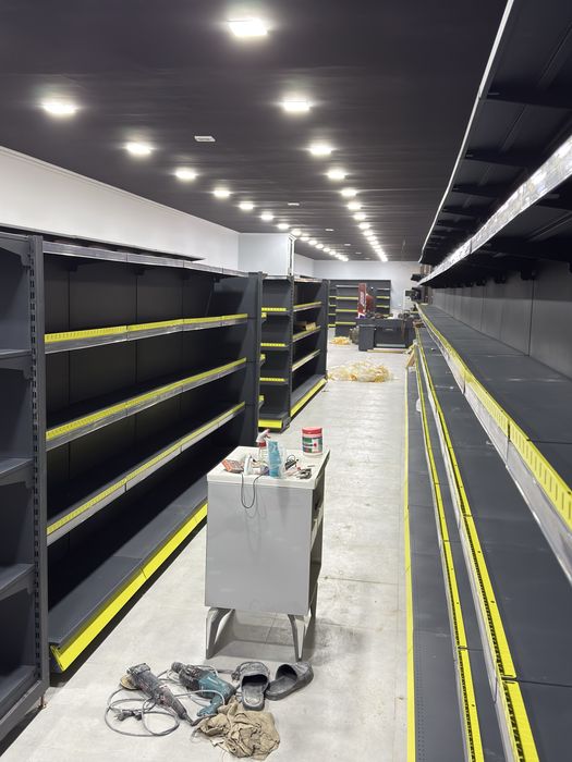 Polka stelaj do’kon uchun tayyor