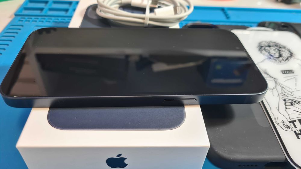 iPhone 13 перфектен 128GB памет 85% батерия с кутия без драскотина
