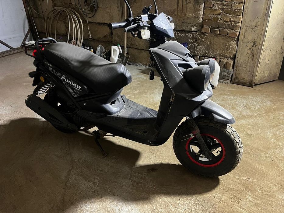 Продам мопед бумер.