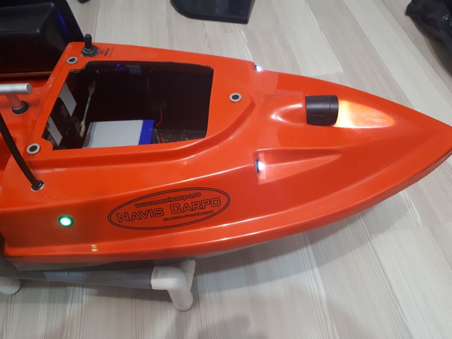 Navomodel NAVIS CARPO,Barcuta plantat,nadit 2 cuve.