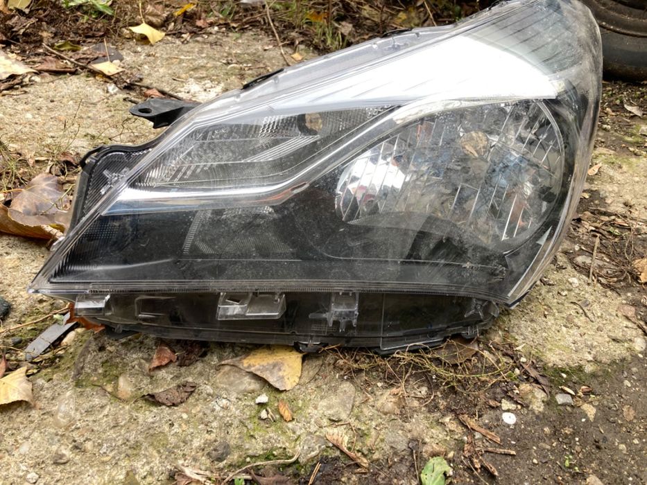 Far Toyota yaris 3 Facelift 2017 - 2019 faruri