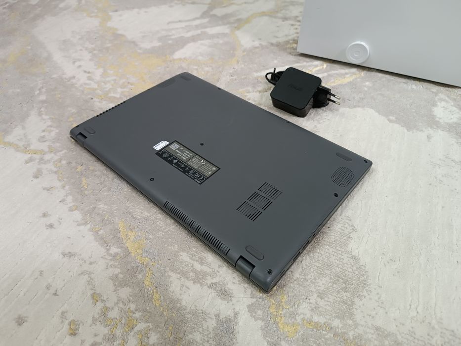 Ноутбук ASUS i3-10thGen Nvidia.