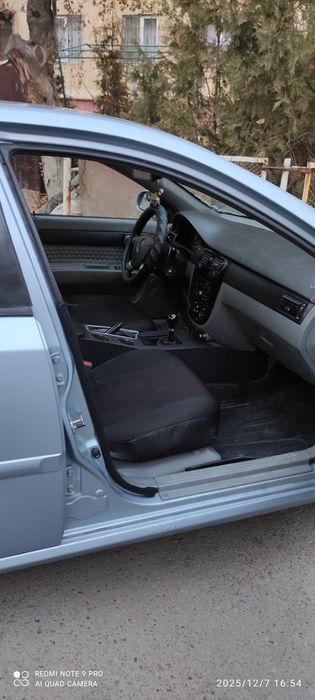 Lasetti 1.8  sotiladi