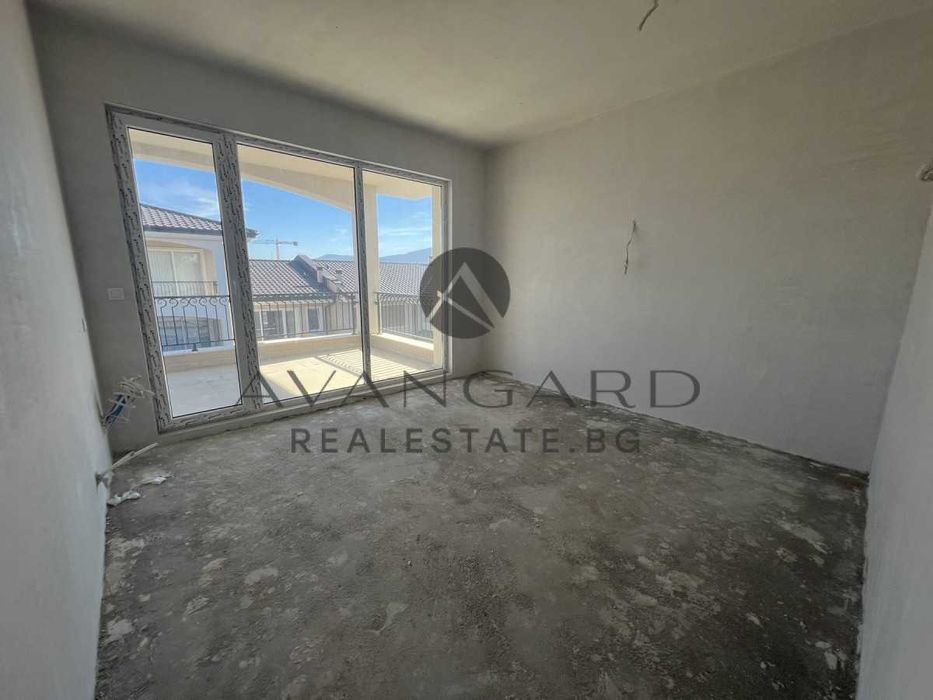 оф.22530 Триетажна Къща с АКТ 16 Остромила