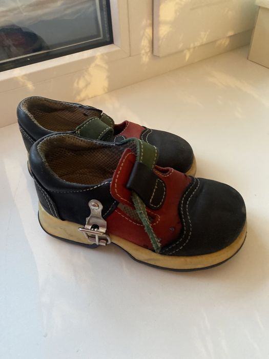 Продам детскую обувь