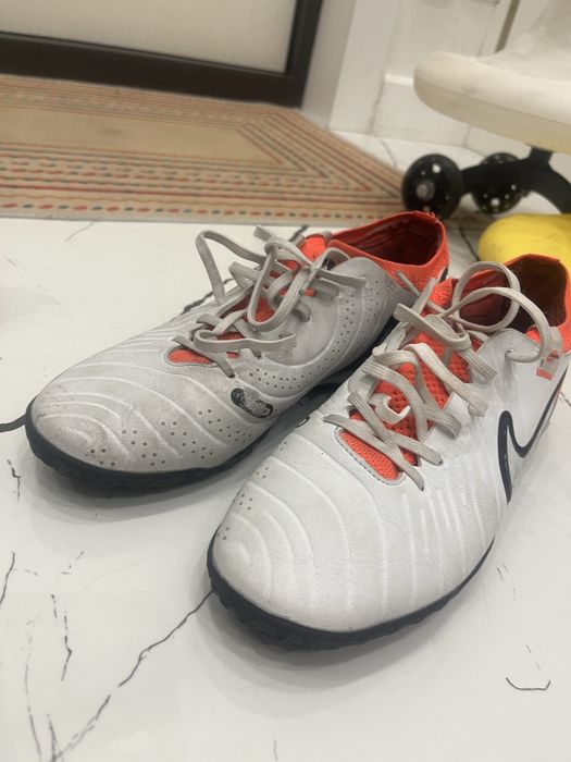 Сороконожки Nike Tempo