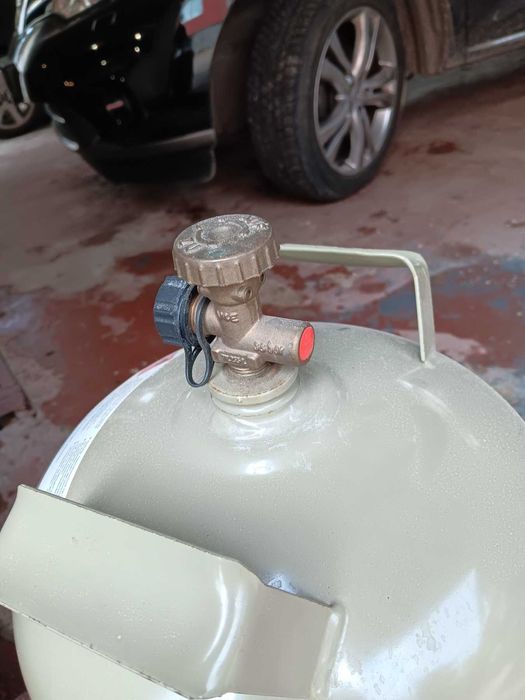 ПРОДАВА нова газова бутилка