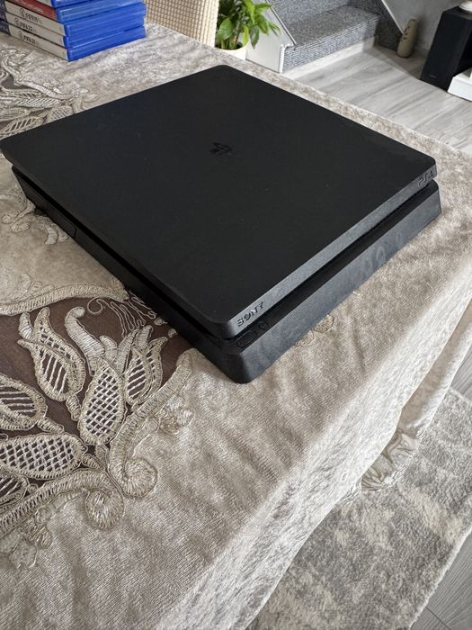 Vand ps 4 cu jocuri incluse