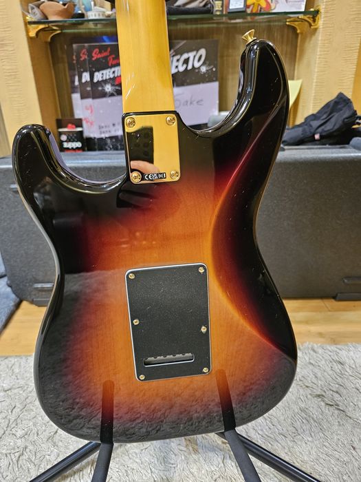 Продам электрогитару Fender SRV