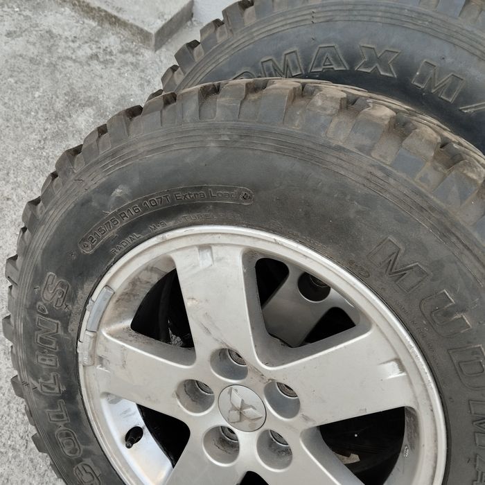Гуми  215 75 16 без жанти