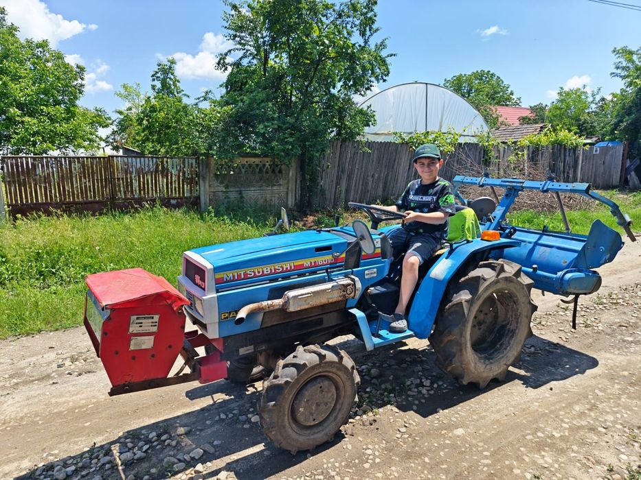 Tractoras 16cp 4*4Mitsubishi cu freza 1.25m 0762#293#120