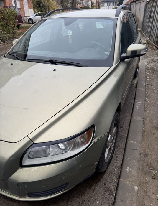 Volvo v50 masina arata si functioneaza bine