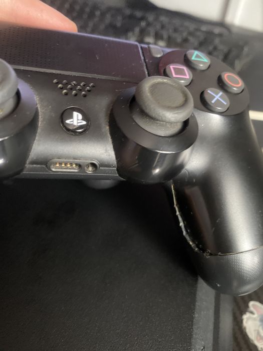 Ps4 cu două manete funcțional
