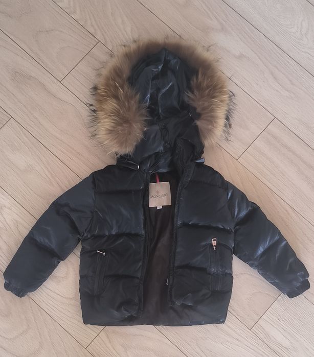 Продам детскую зимнюю куртку Moncler