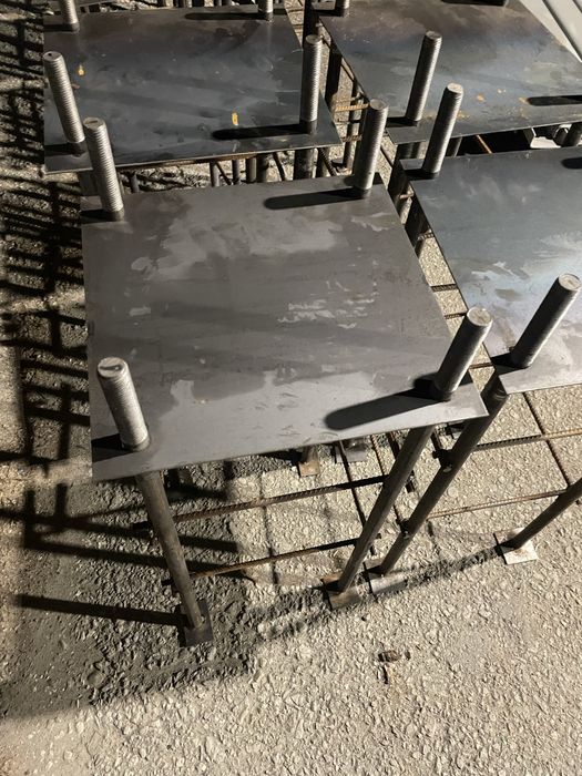 Истинско Метално хале 12 широко, 20 дълго, 4 високо.
