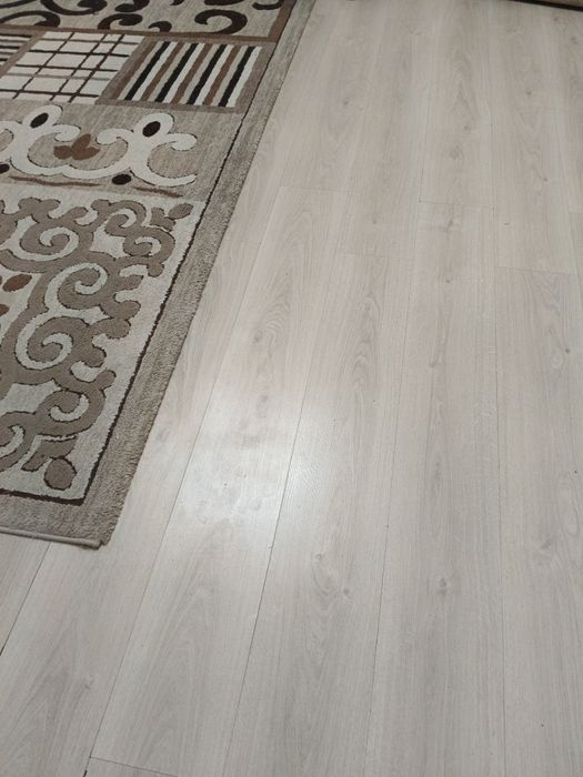 Продам ламинат 3000кв.м