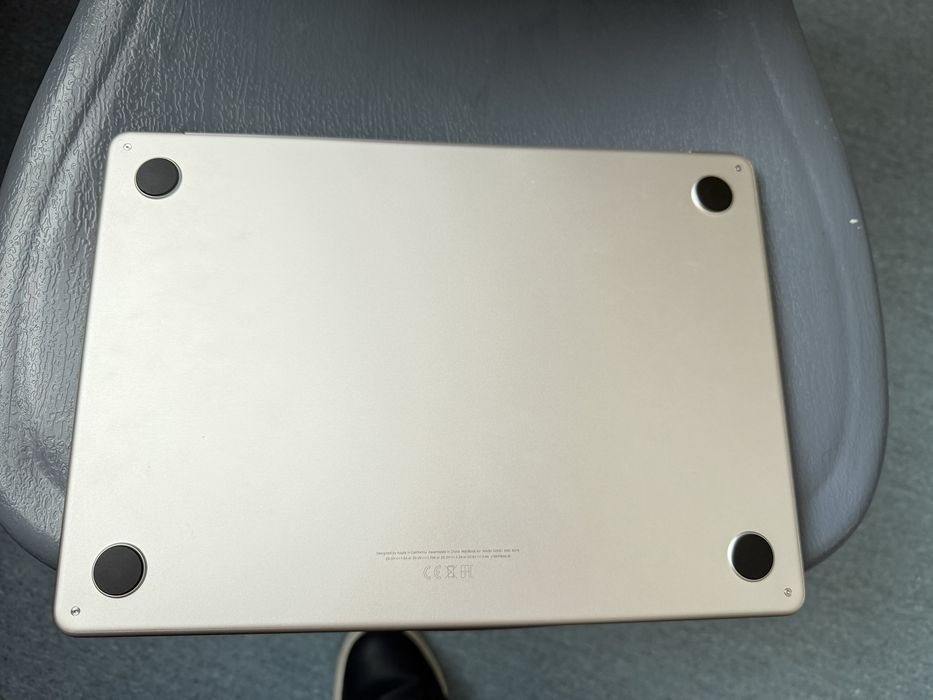 Macbook air M2 256/16 13.6