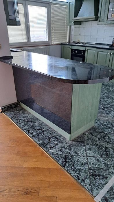Продавам кухня  за 1000евро,  без хладилника от снимката!