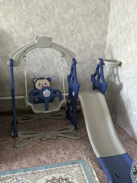 Детский горка с качелькой