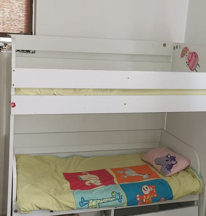 Pat alb etajat pentru copii