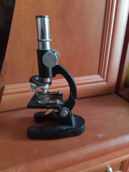 Microscop ior laborator