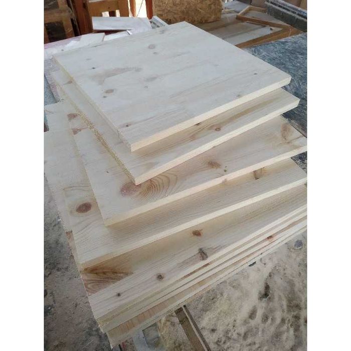 S.C 
Producem blaturi din lemn masiv de pin cu grosimi diferite.