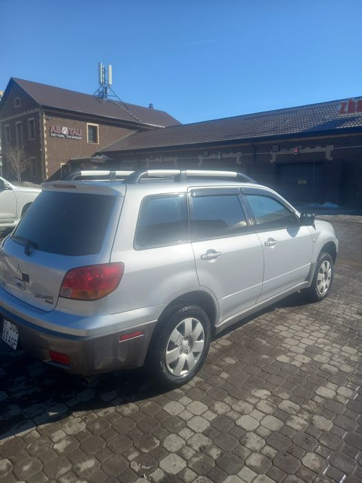 Митсубиси аутлендер