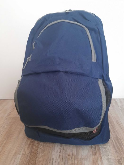 Чантичка за кръст и раница с джоб за маратонки