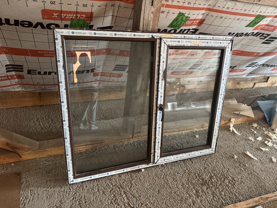 2 ferestre pvc stejar inchis 146x116cm