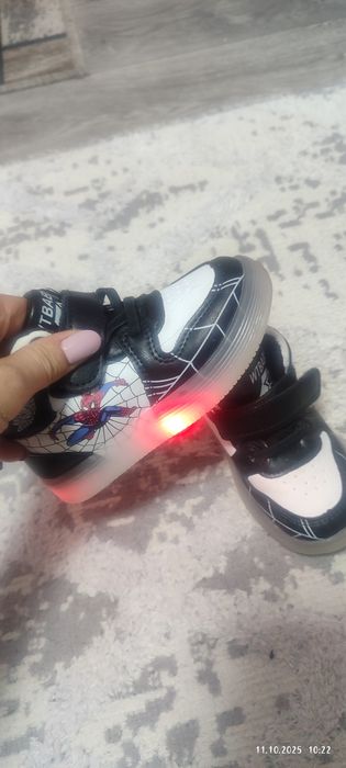 Кроссовки на мальчика