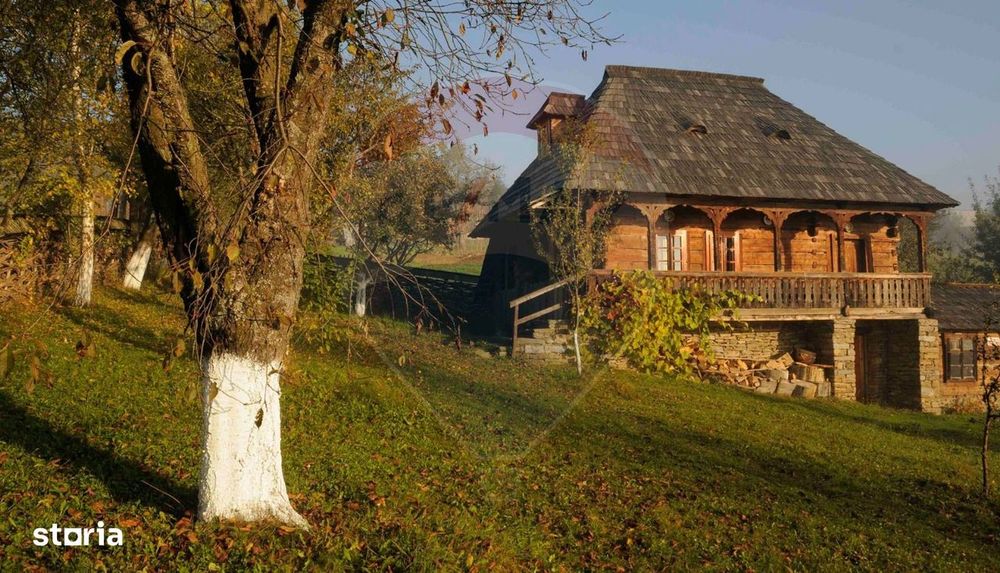 Vânzare ansamblu de 5 căsuțe tradiționale Maramureș/ Botiza