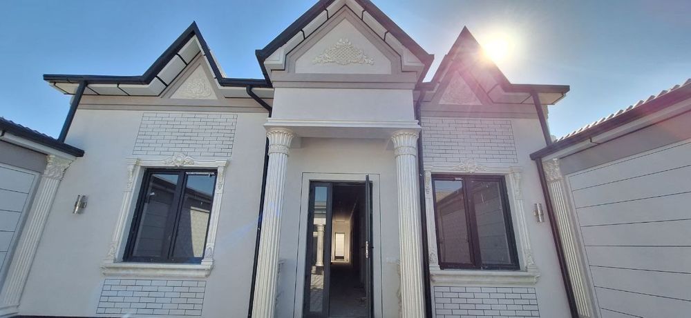 Yangi sifatliy qurilgan uy 4.5 sotik pishgan gishdan qurilgan pod klyu