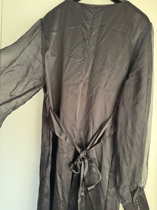 Черна сатенена рокля размер 42 (L)