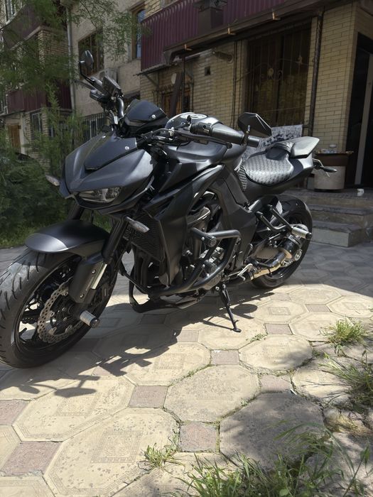 Мотоцикл Kawasaki Z1000, полностью черный, тюнинг, идеальное состояние