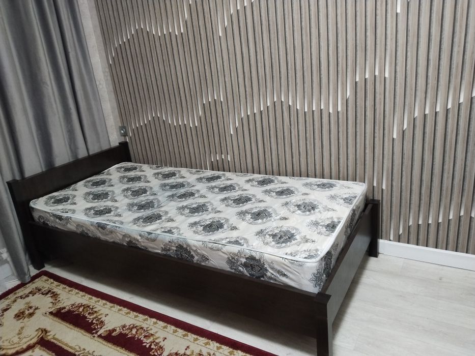Продам кровать с матрасом