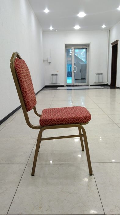 Стул очень крепкий металический