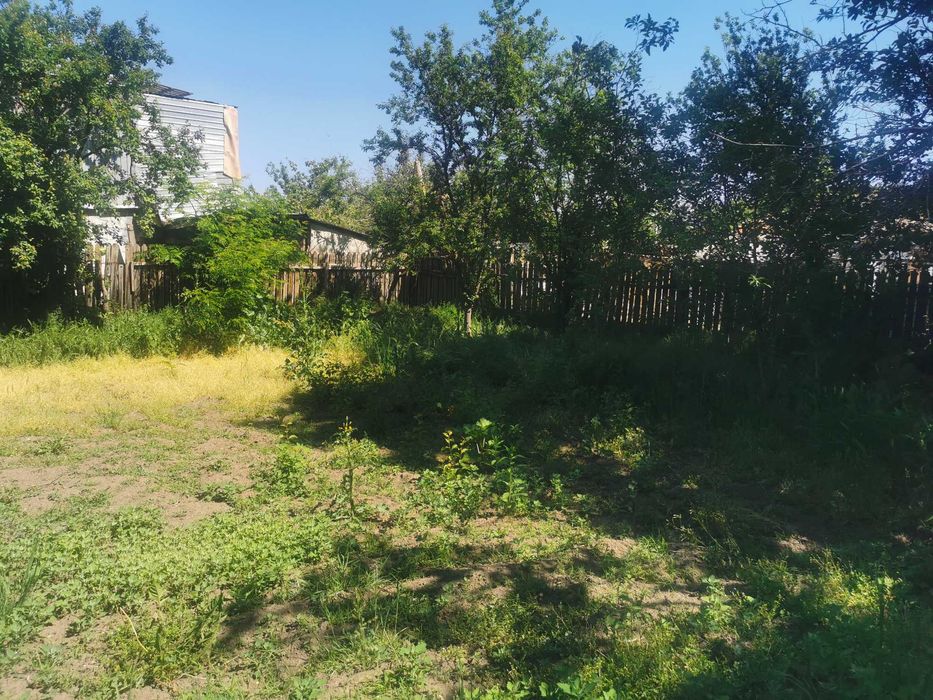 Teren cu casa bătrâneasca de vânzare la tara