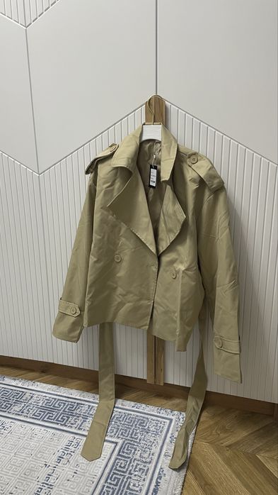 Короткий тренч женский