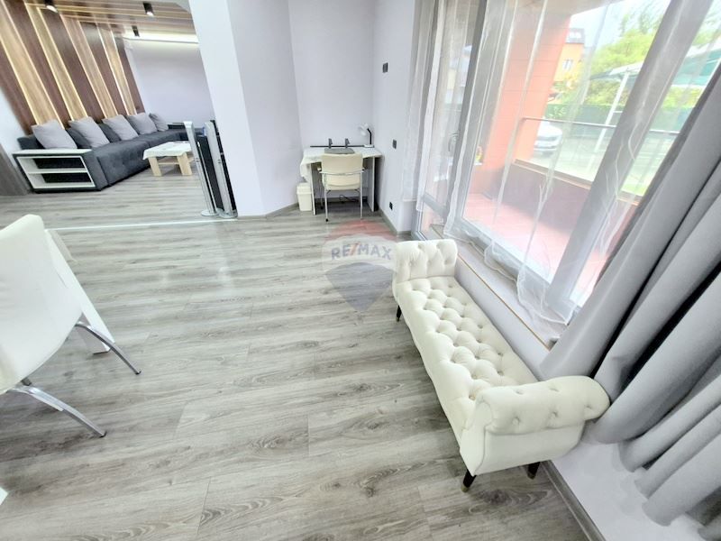 Дава се под наем Тристаен апартамент в Варна, Бриз - 160 кв.м за 1100 € - Снимка #12