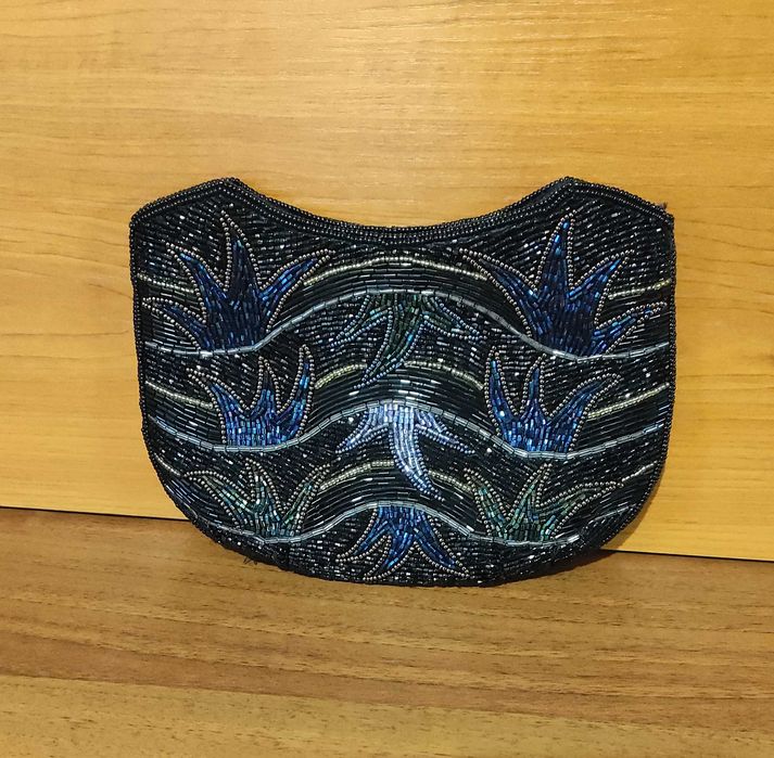 Вечерна чантичка тип портмоне с мъниста