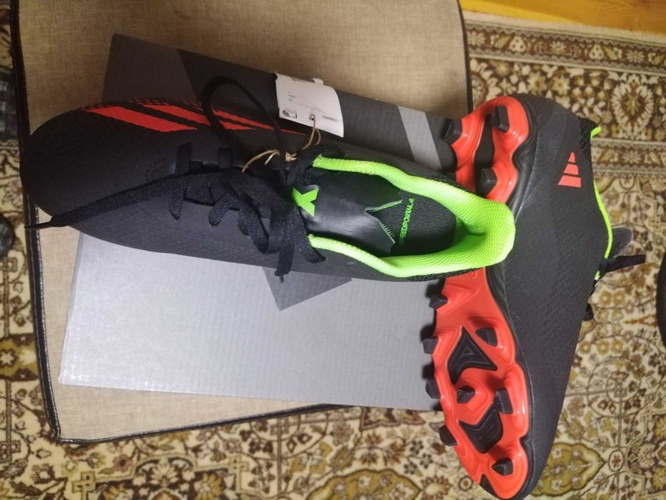 Футболни обувки Адидас